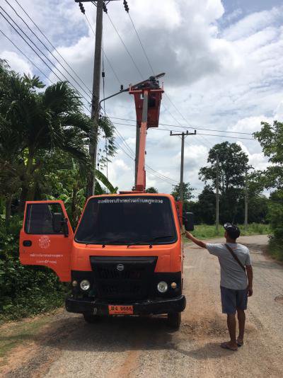 ซ่อมแซมไฟฟ้าในหมู่บ้านฯ