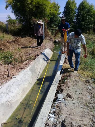 ตรวจงานโครงการก่อสร้างรางระบายน้ำ หมู่ 4