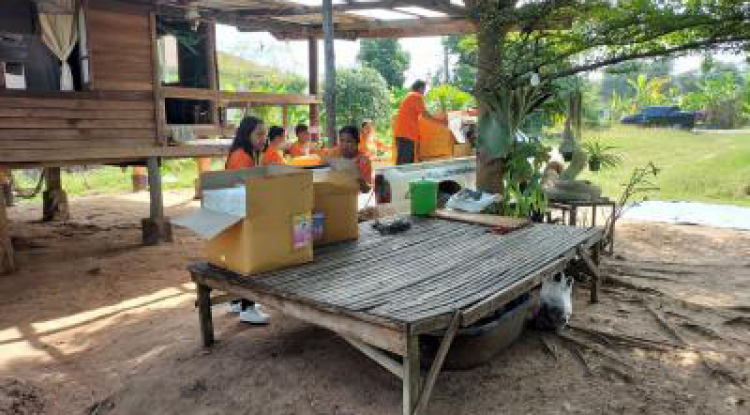 ลงพื้นที่มอบผ้าอ้อมสำเร็จรูปให้แก่ผู้ป่วยติดเตียง/ผู้พิการตำบลภูหลวง