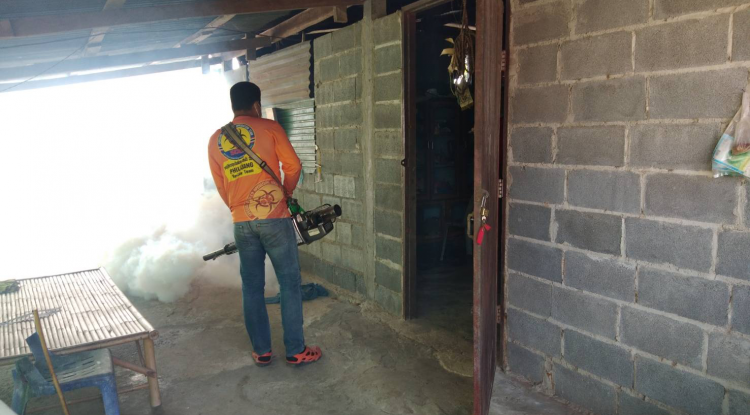 พ่นหมอกควัน บ้านหนองนกเขียน หมู่ 2