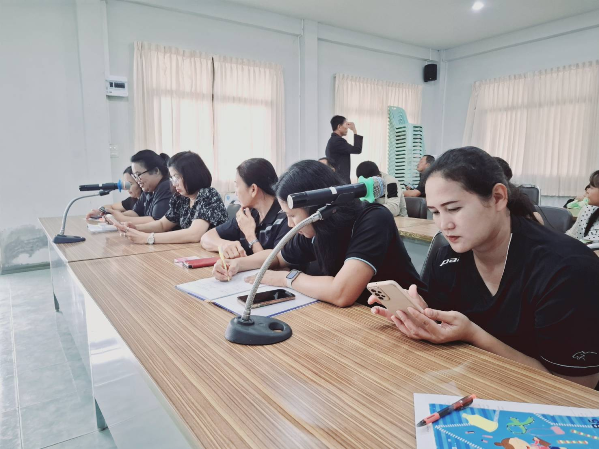 ประชุมพนักงานส่วนตำบล  พนักงานจ้าง  องค์การบริหารส่วนตำบลภูหลวง ประจำเดือน ตุลาคม 2567