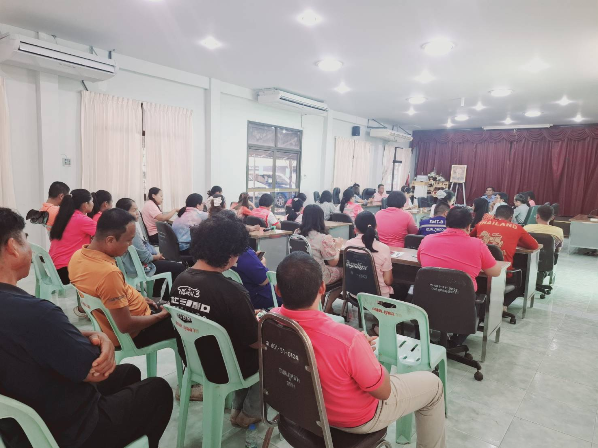 ประชุมประจำเดือนพนักงานส่วนตำบล/พนักงานจ้าง อบต.ภูหลวง ประจำเดือน พฤษภาคม 2568