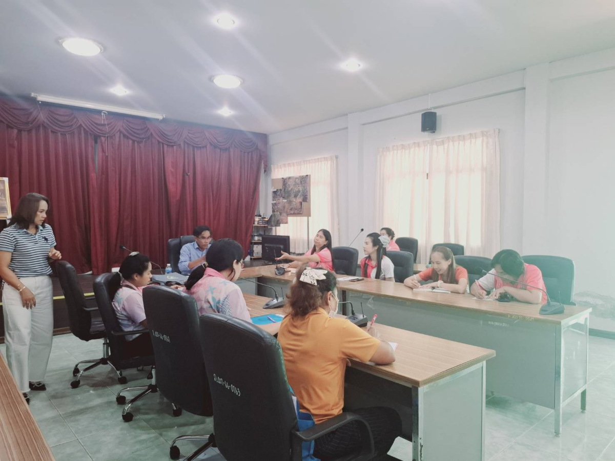 ประชุมประจำเดือนพนักงานส่วนตำบล/พนักงานจ้าง อบต.ภูหลวง ประจำเดือน พฤษภาคม 2568
