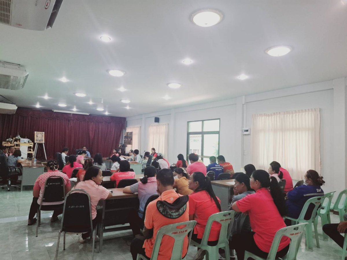 ประชุมประจำเดือนพนักงานส่วนตำบล/พนักงานจ้าง อบต.ภูหลวง ประจำเดือน พฤษภาคม 2568