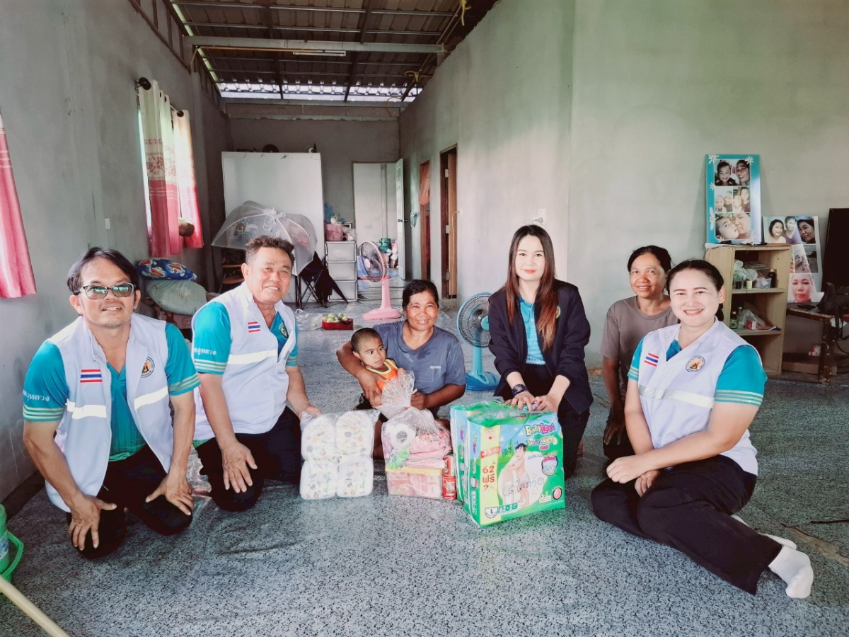 ลงพื้นที่หมูู่บ้านตำบลภูหลวง มอบผ้าอ้อมสำเร็จรูปแก่ผู้ป่วยติดเตียง (ประจำเดือน เมษายน,พฤษภาคม 2568)