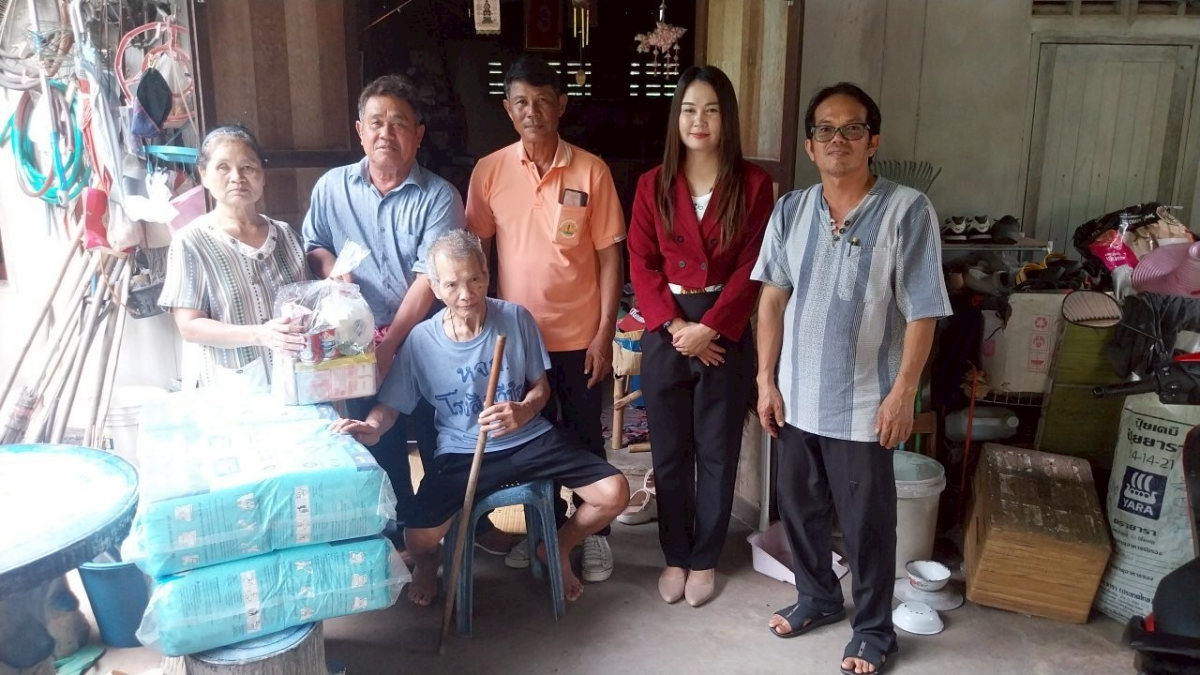ลงพื้นที่หมูู่บ้านตำบลภูหลวง มอบผ้าอ้อมสำเร็จรูปแก่ผู้ป่วยติดเตียง (ประจำเดือน เมษายน,พฤษภาคม 2568)