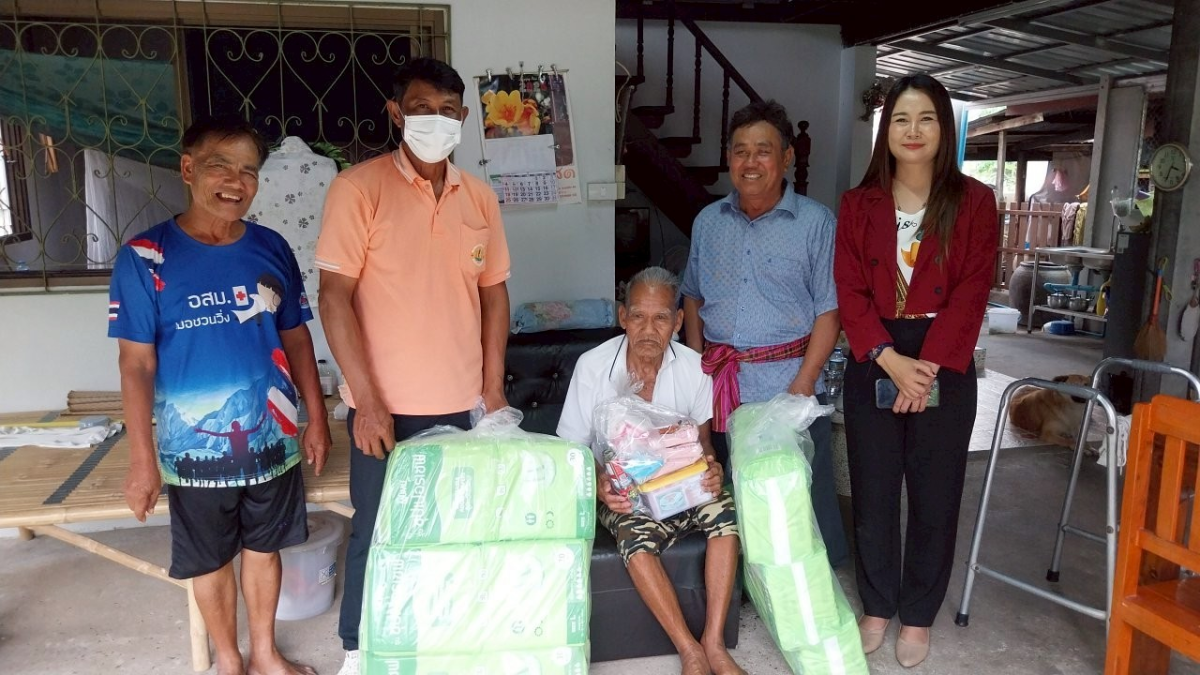 ลงพื้นที่หมูู่บ้านตำบลภูหลวง มอบผ้าอ้อมสำเร็จรูปแก่ผู้ป่วยติดเตียง (ประจำเดือน เมษายน,พฤษภาคม 2568)