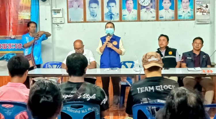 ประชุมประชาคม ตามโครงการ มหาดไทยสีขาว สร้างพื้นที่ปลอดภัยจากยาเสพติด