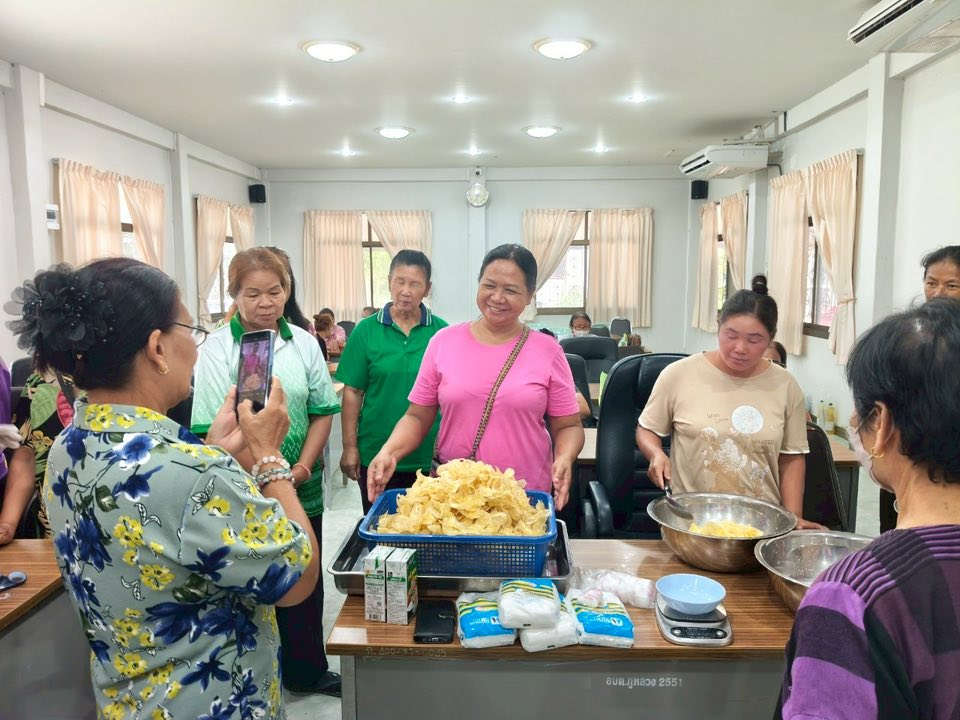 โครงการส่งเสริมอาชีพของกลุ่มสตรีแม่บ้านตำบลภูหลวง 