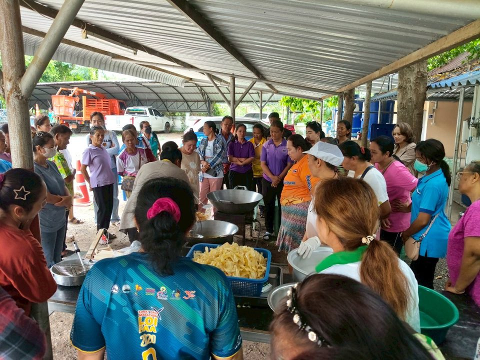 โครงการส่งเสริมอาชีพของกลุ่มสตรีแม่บ้านตำบลภูหลวง 