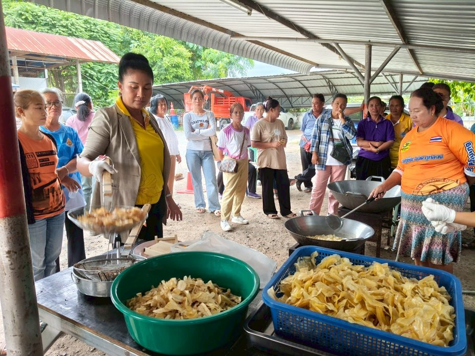 โครงการส่งเสริมอาชีพของกลุ่มสตรีแม่บ้านตำบลภูหลวง 
