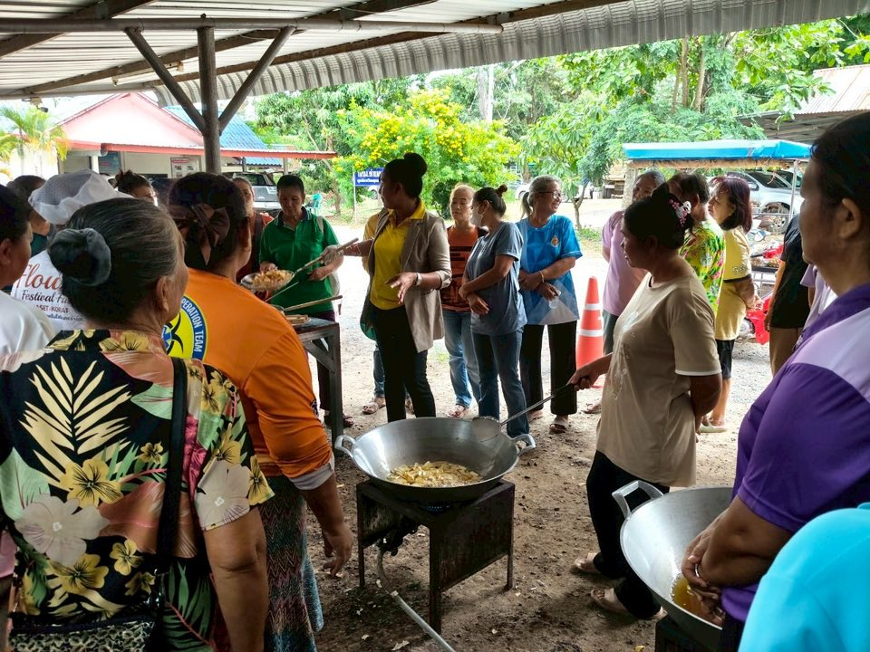 โครงการส่งเสริมอาชีพของกลุ่มสตรีแม่บ้านตำบลภูหลวง 