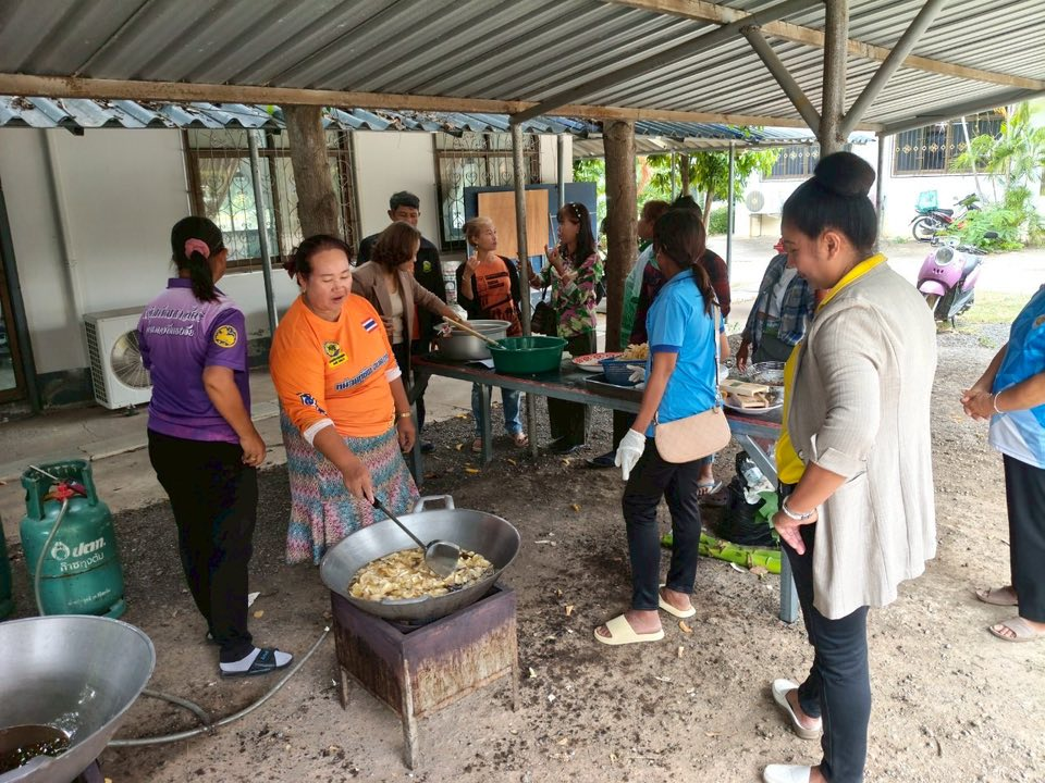โครงการส่งเสริมอาชีพของกลุ่มสตรีแม่บ้านตำบลภูหลวง 