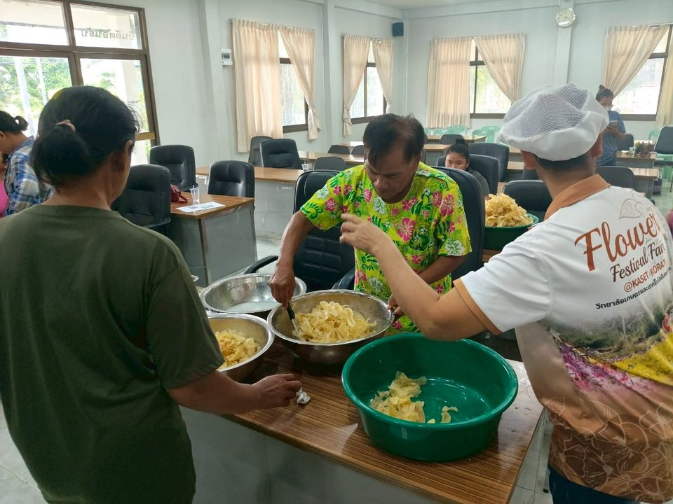 โครงการส่งเสริมอาชีพของกลุ่มสตรีแม่บ้านตำบลภูหลวง 