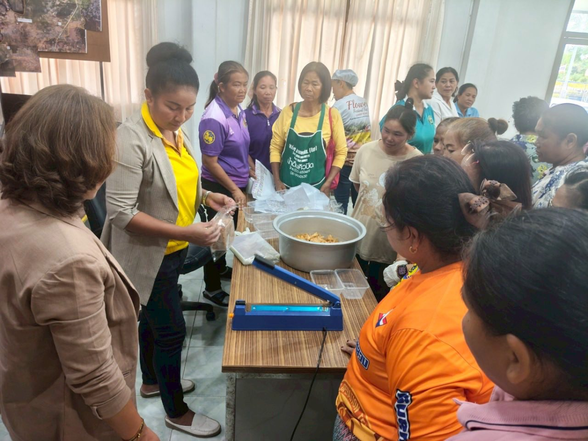 โครงการส่งเสริมอาชีพของกลุ่มสตรีแม่บ้านตำบลภูหลวง 