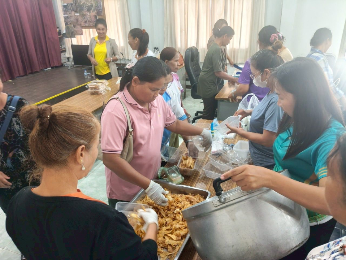 โครงการส่งเสริมอาชีพของกลุ่มสตรีแม่บ้านตำบลภูหลวง 
