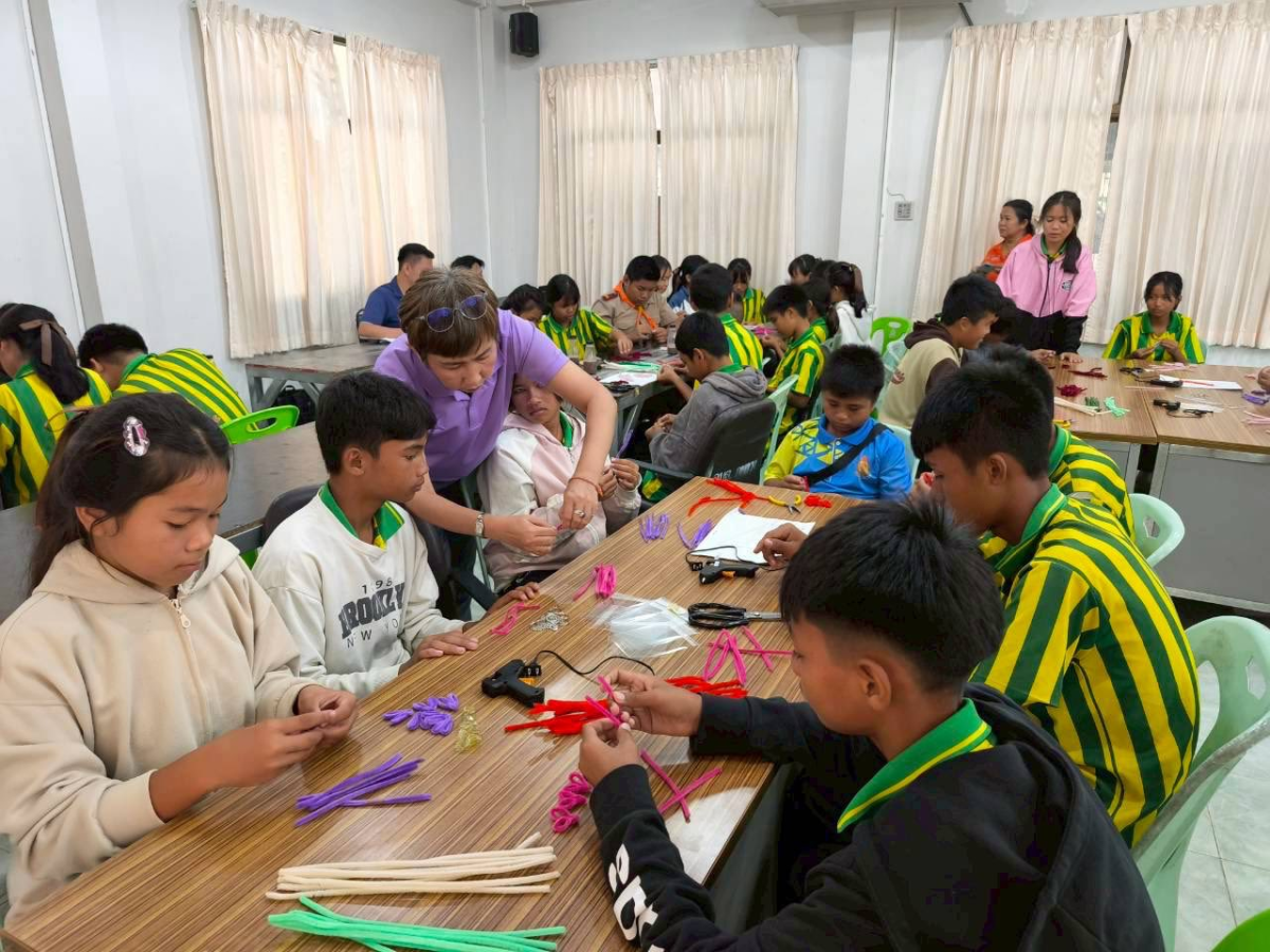 โครงการฝึกอบรมอาชีพระยะสั้น “เรียนรู้กระบวนการจัดกิจกรรมการทำพวงกุญแจจากลวดกำมะหยี่” ประจำปีงบประมาณ พ.ศ. ๒๕๖๘