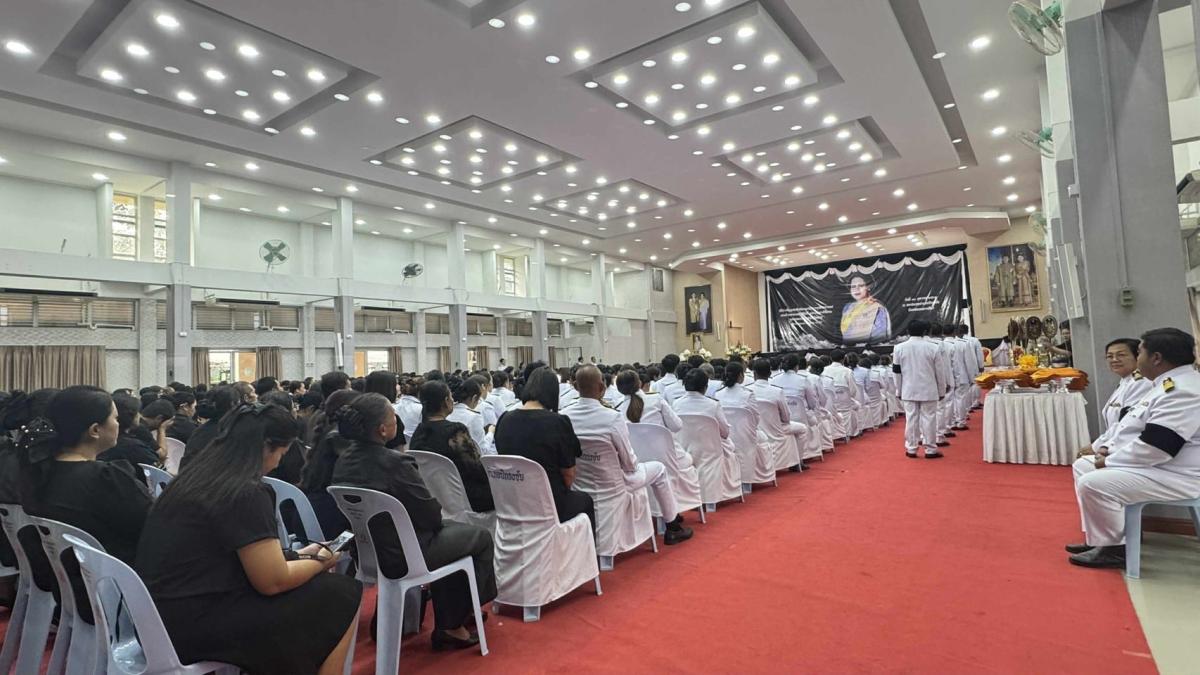 ร่วมพิธีบำเพ็ญกุศลสัตตมวาร ๗ วัน เพื่ออุทิศถวายเป็นพระราชกุศลแด่ สมเด็จพระนางเจ้าสิริกิติ์ พระบรมราชินีนาถ พระบรมราชชนนีพันปีหลวง