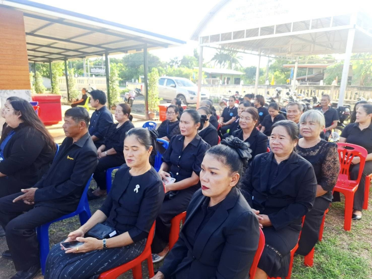ร่วมพิธีบำเพ็ญกุศลสวดพระอภิธรรม เพื่ออุทิศถวายเป็นพระราชกุศลแด่ สมเด็จพระนางเจ้าสิริกิติ์ พระบรมราชินีนาถ พระบรมราชชนนีพันปีหลวง 