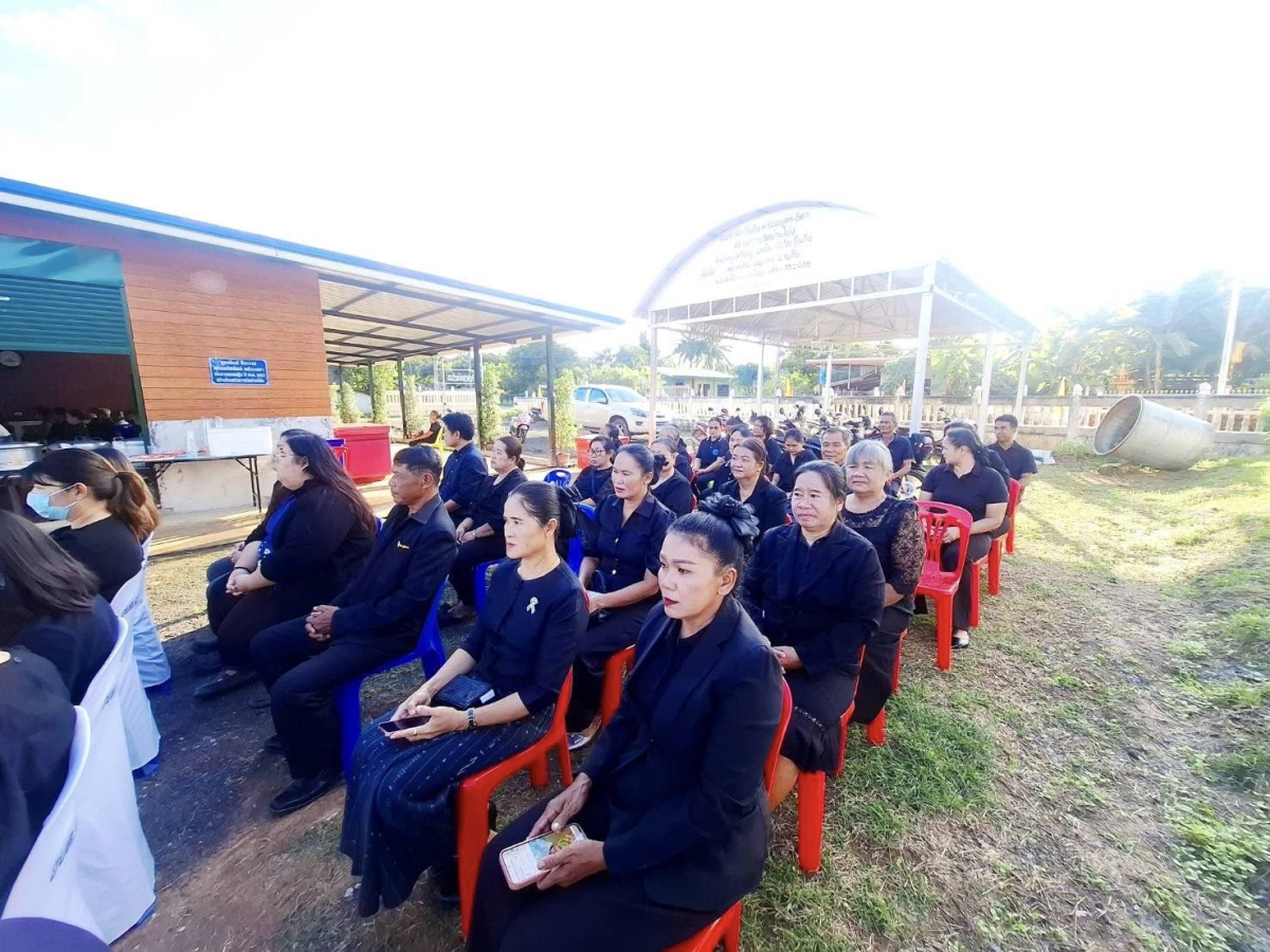 ร่วมพิธีบำเพ็ญกุศลสวดพระอภิธรรม เพื่ออุทิศถวายเป็นพระราชกุศลแด่ สมเด็จพระนางเจ้าสิริกิติ์ พระบรมราชินีนาถ พระบรมราชชนนีพันปีหลวง 