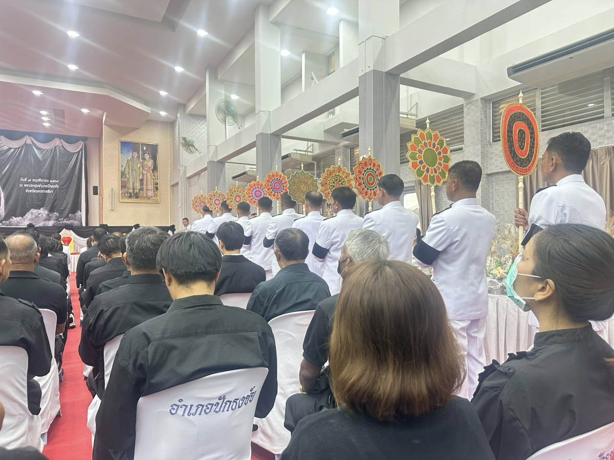 ร่วมพิธีบำเพ็ญกุศลปัณรสมวาร ครบ ๑๕ วัน เพื่ออุทิศถวายเป็นพระราชกุศลแด่ สมเด็จพระนางเจ้าสิริกิติ์ พระบรมราชินีนาถ พระบรมราชชนนีพันปีหลวง