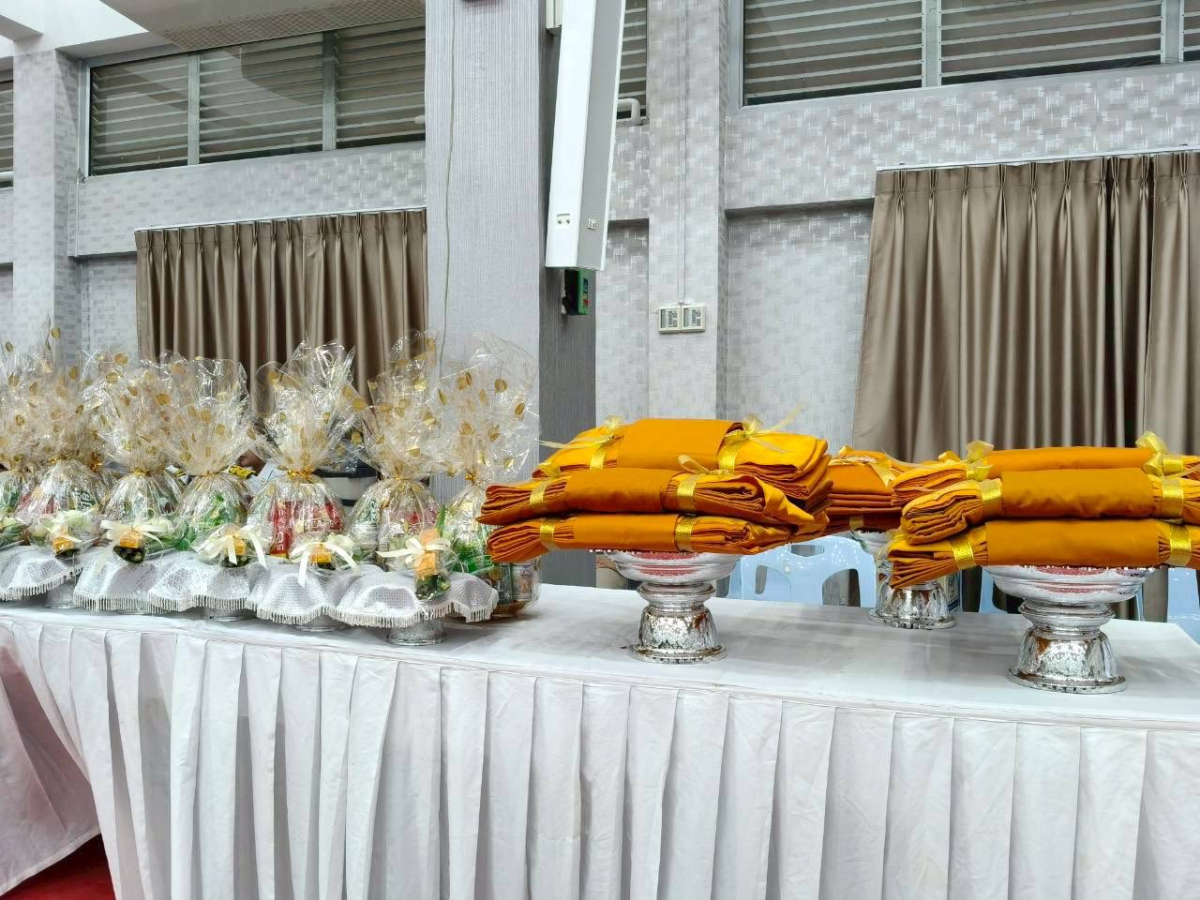 ร่วมพิธีบำเพ็ญกุศลปัณรสมวาร ครบ ๑๕ วัน เพื่ออุทิศถวายเป็นพระราชกุศลแด่ สมเด็จพระนางเจ้าสิริกิติ์ พระบรมราชินีนาถ พระบรมราชชนนีพันปีหลวง