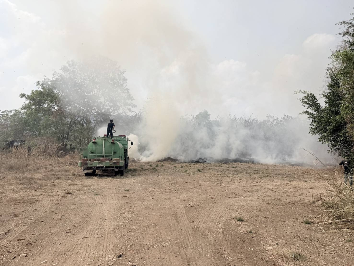 ดำเนินการระงับเหตุเพลิงไหม้ป่าบริเวณหลังหมู่บ้านหลุมเงิน หมู่ที่ ๕ 