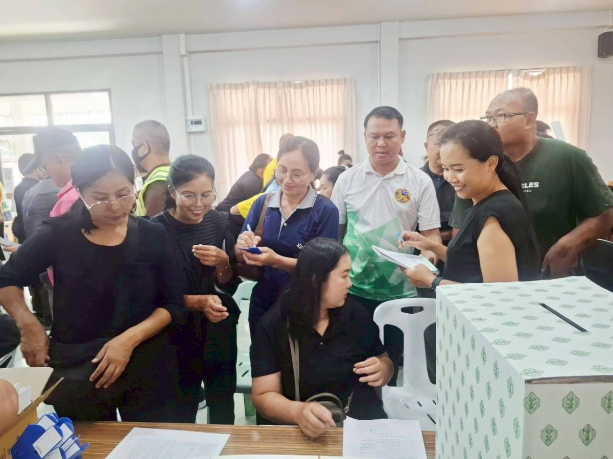 รับมอบหีบบัตรและวัสดุอุปกรณ์ สำหรับการเลือกตั้งสมาชิกสภาเทศบาลตำบลภูหลวง และนายกเทศมนตรีตำบลภูหลวง อำเภอปักธงชัย จังหวัดนครราชสีมา