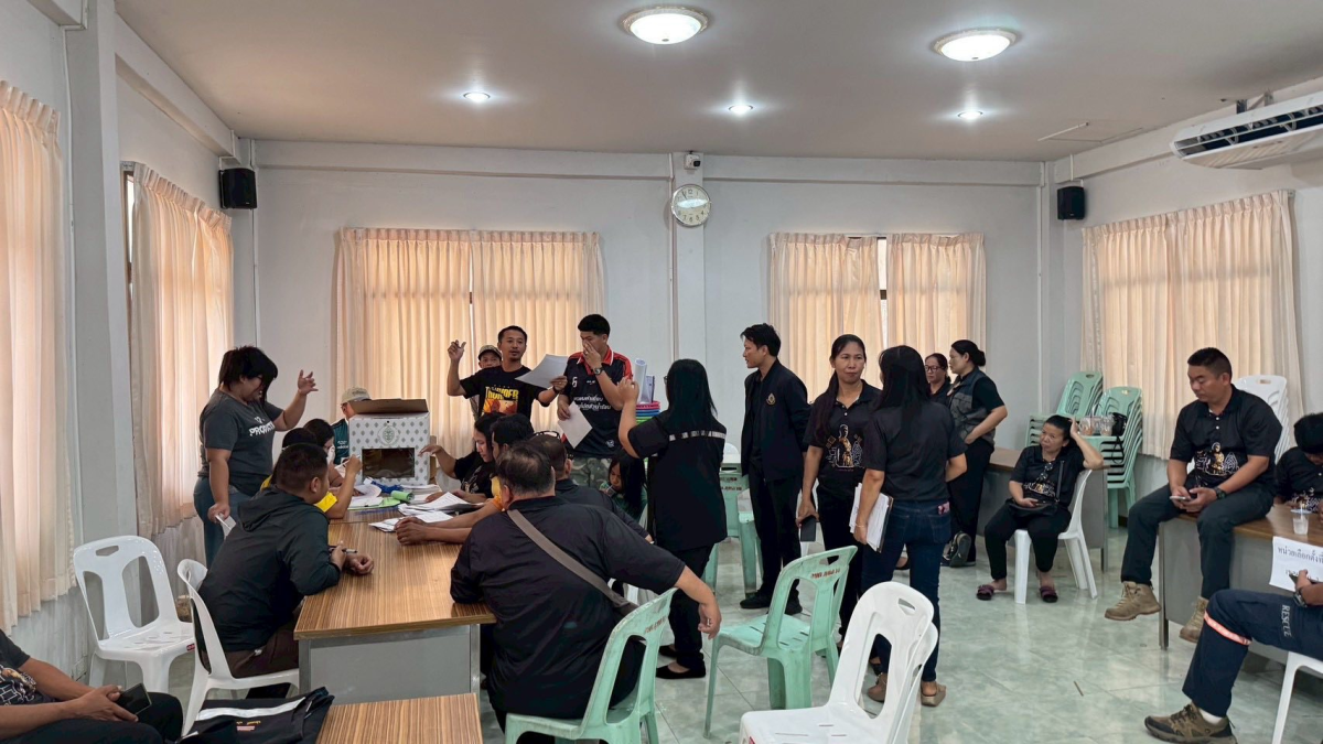 รับมอบหีบบัตรและวัสดุอุปกรณ์ สำหรับการเลือกตั้งสมาชิกสภาเทศบาลตำบลภูหลวง และนายกเทศมนตรีตำบลภูหลวง อำเภอปักธงชัย จังหวัดนครราชสีมา