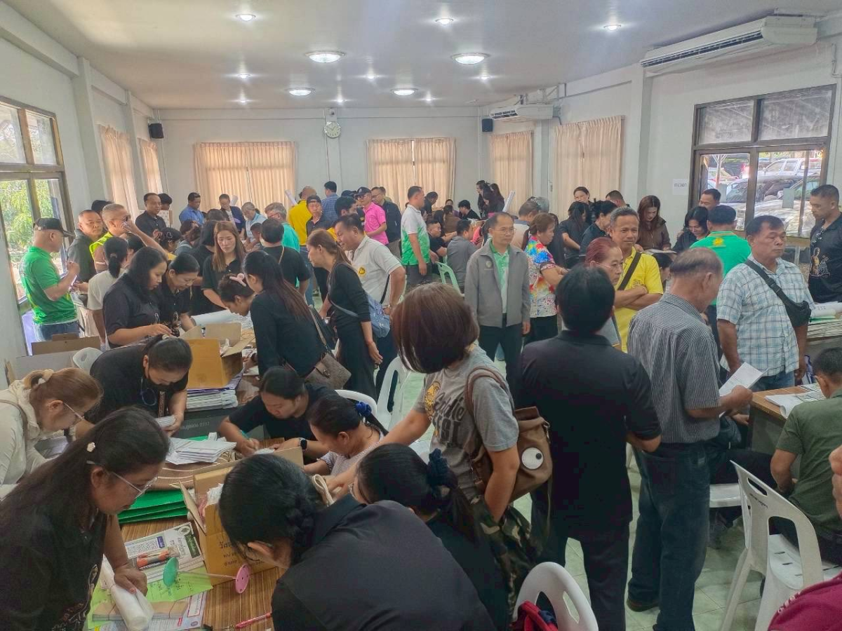 รับมอบหีบบัตรและวัสดุอุปกรณ์ สำหรับการเลือกตั้งสมาชิกสภาเทศบาลตำบลภูหลวง และนายกเทศมนตรีตำบลภูหลวง อำเภอปักธงชัย จังหวัดนครราชสีมา