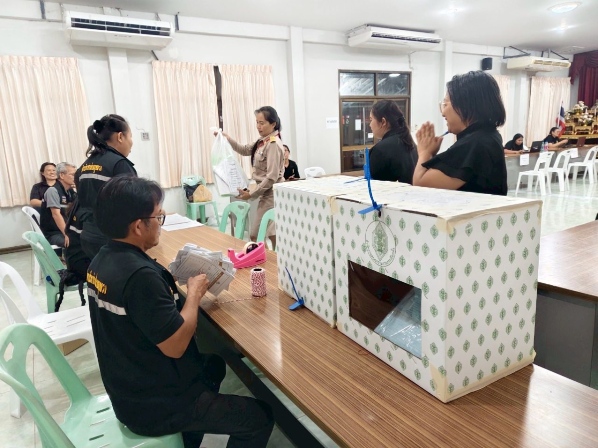 "การส่งมอบหีบบัตรเลือกตั้ง พร้อมวัสดุ-อุปกรณ์ และรายงานผลการนับคะแนนเลือกตั้ง