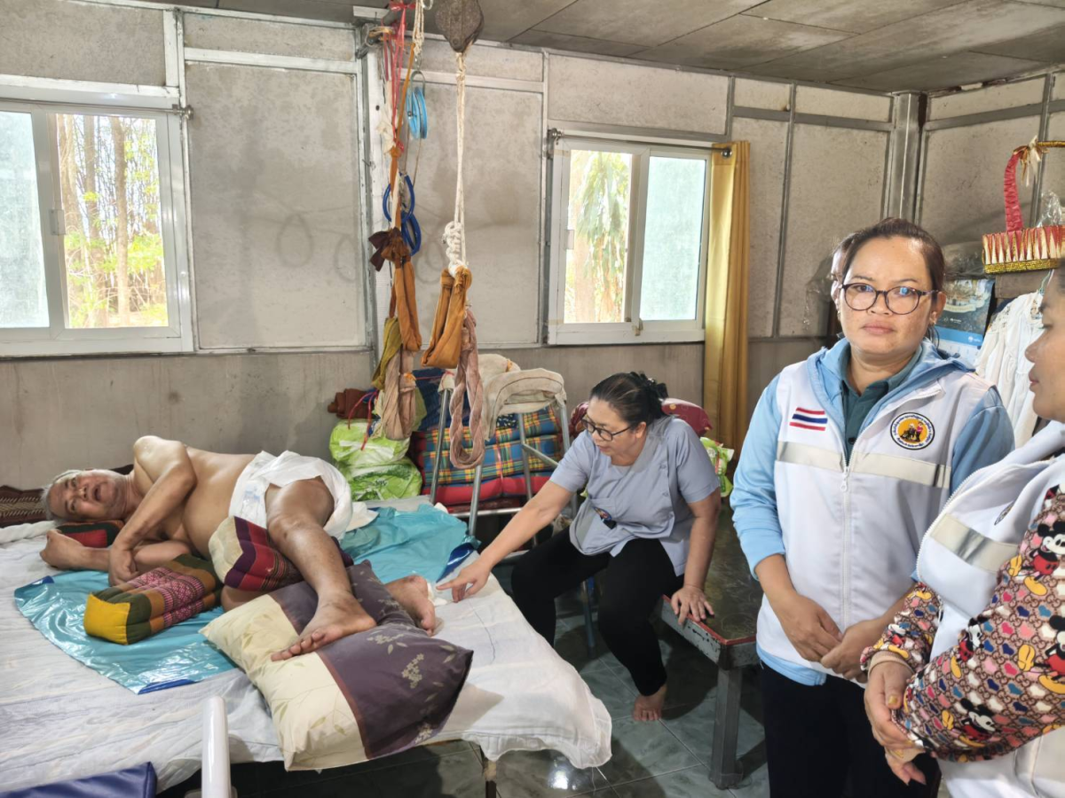 ส่งมอบครุภัณฑ์และวัสดุทางการแพทย์ พร้อมด้วยผ้าอ้อมสำเร็จรูป ให้ กับผู้ป่วยในศูนย์ส่งเสริมและฟื้นฟู คุณภาพชีวิตผู้สูงอายุ ผู้พิการ และผู้ด้อยโอกาสตำบลภูหลวง