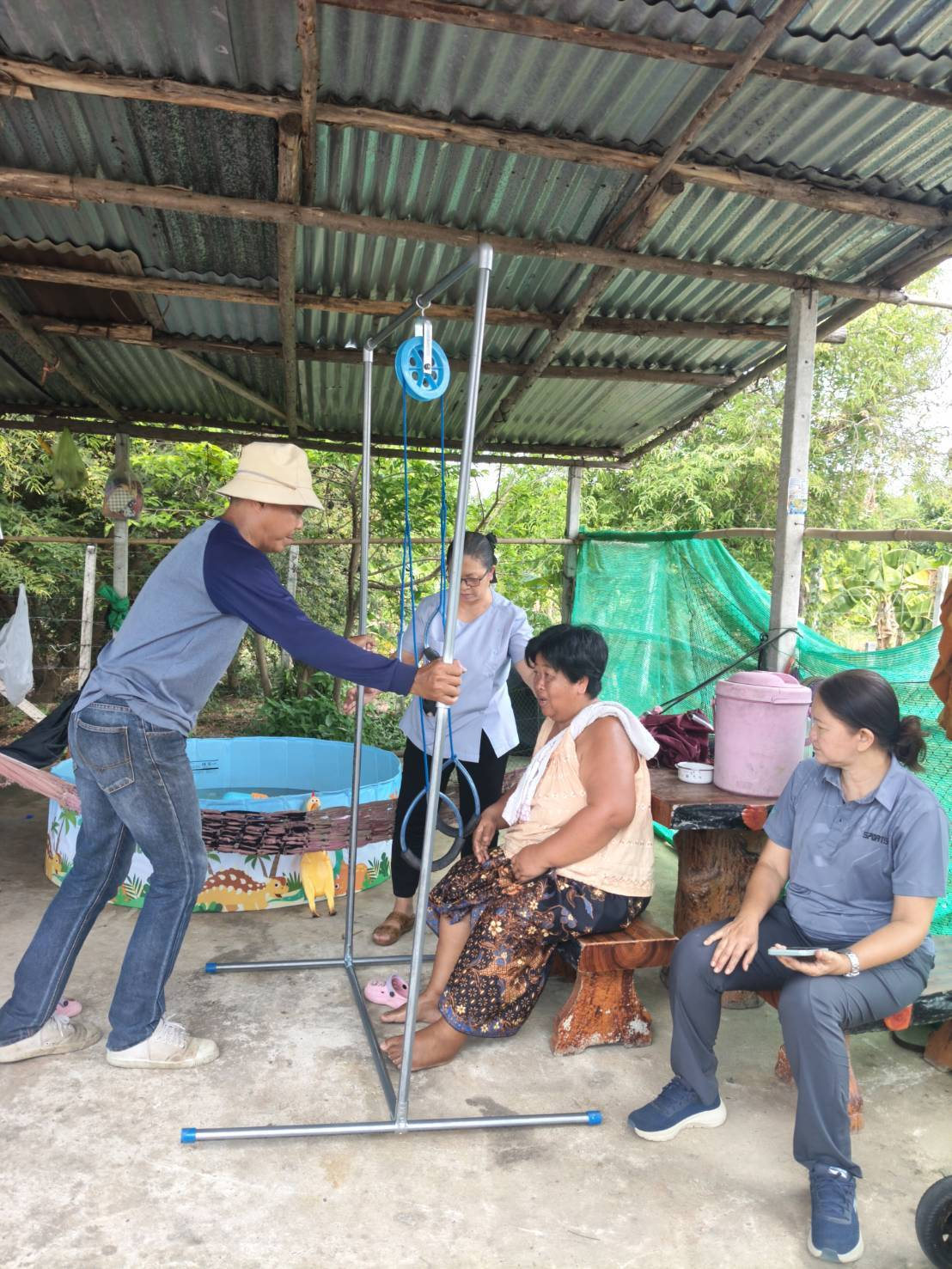 ส่งมอบครุภัณฑ์และวัสดุทางการแพทย์ พร้อมด้วยผ้าอ้อมสำเร็จรูป ให้ กับผู้ป่วยในศูนย์ส่งเสริมและฟื้นฟู คุณภาพชีวิตผู้สูงอายุ ผู้พิการ และผู้ด้อยโอกาสตำบลภูหลวง