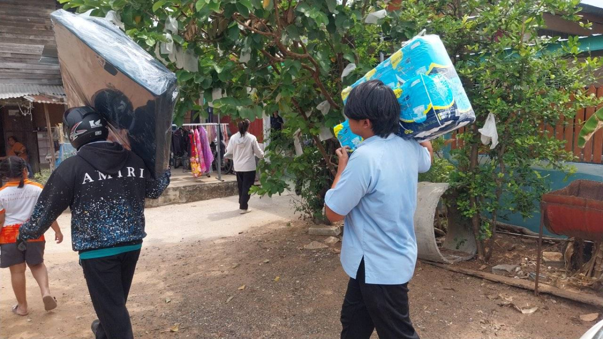 ส่งมอบครุภัณฑ์และวัสดุทางการแพทย์ พร้อมด้วยผ้าอ้อมสำเร็จรูป ให้ กับผู้ป่วยในศูนย์ส่งเสริมและฟื้นฟู คุณภาพชีวิตผู้สูงอายุ ผู้พิการ และผู้ด้อยโอกาสตำบลภูหลวง