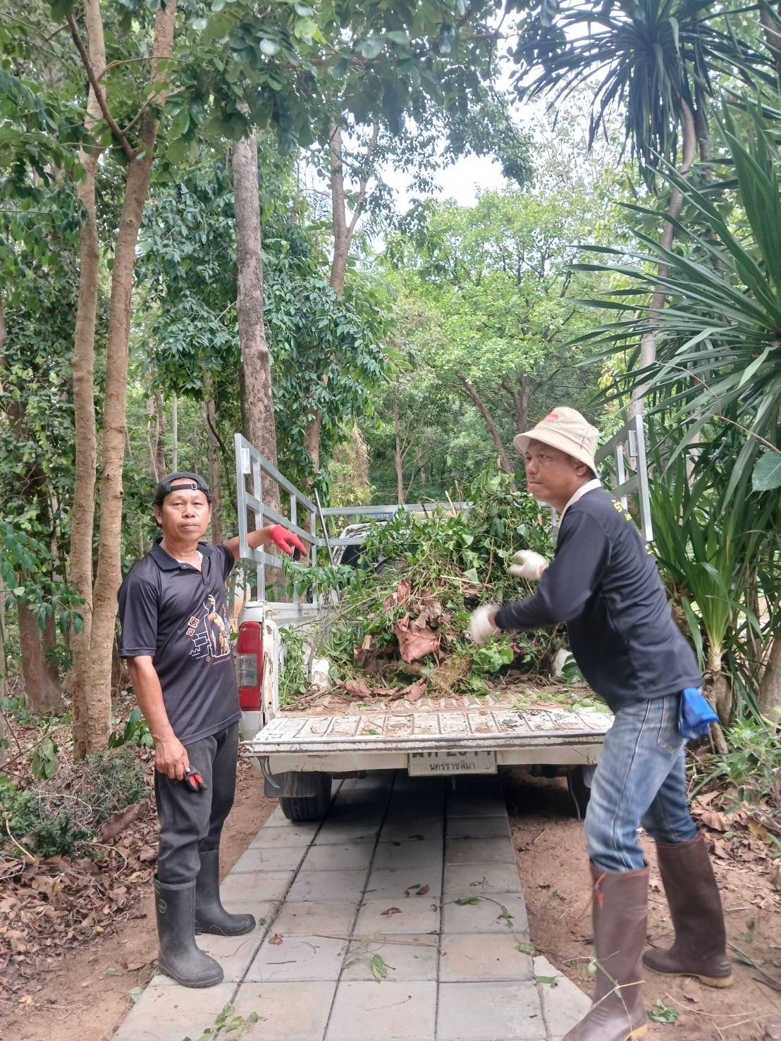 จัดเตรียมสถานที่สำหรับพิธีสรงน้ำสรีระสังขาร และพิธีสลายสรีระสังขารหลวงปู่สมบุญ ปริปุณฺณสีโล (หลวงปู่บุญ)