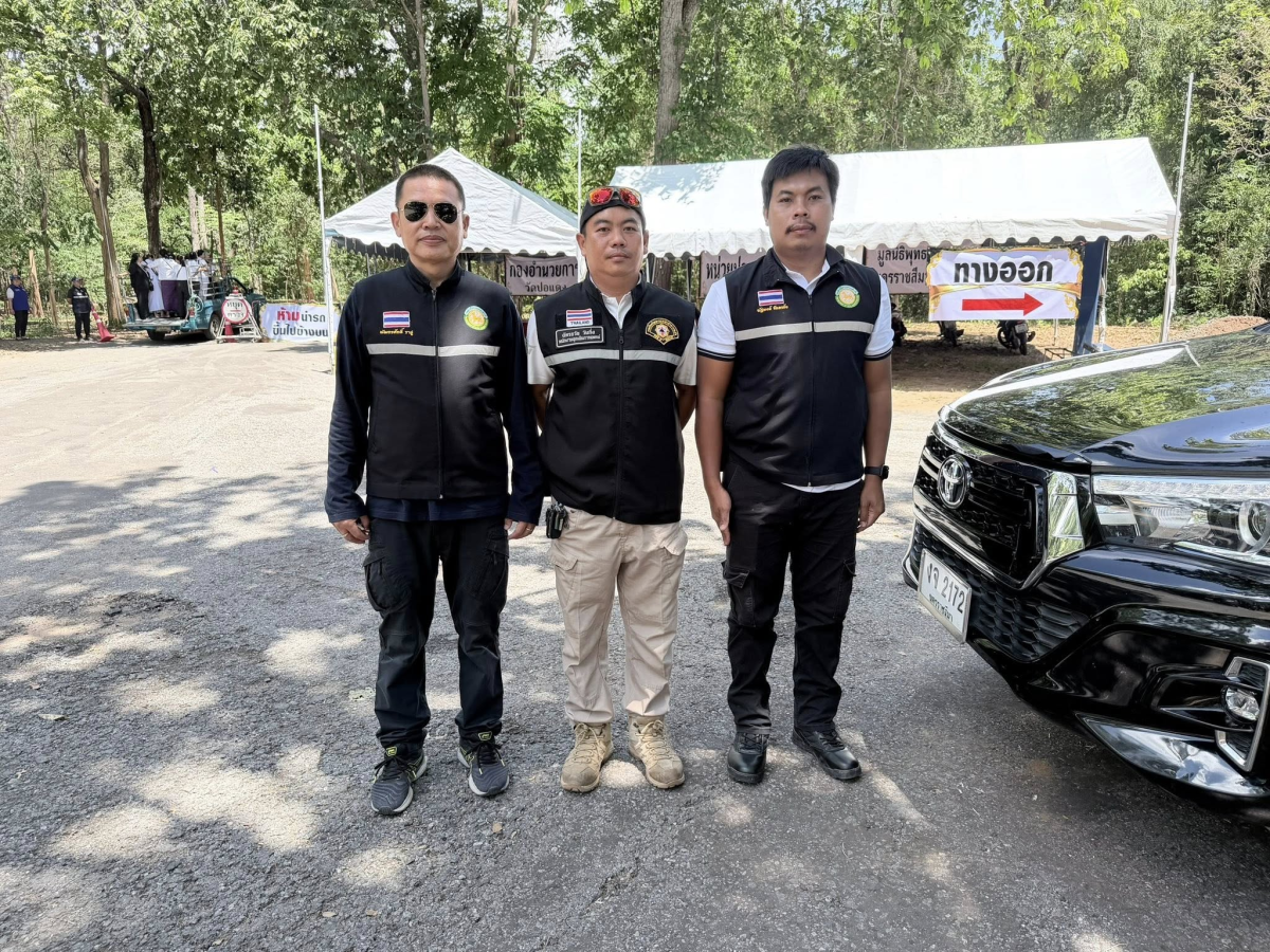 อำนวยความสะดวกในการรับส่ง สำหรับผู้ที่เดินทางมาร่วมสักการะสรีระสังขารหลวงปู่สมบุญ ปริปุณฺณสีโล (หลวงปู่บุญ)