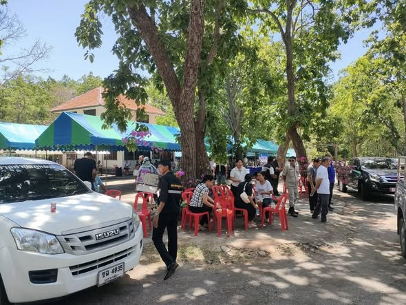 อำนวยความสะดวกในการรับส่ง สำหรับผู้ที่เดินทางมาร่วมสักการะสรีระสังขารหลวงปู่สมบุญ ปริปุณฺณสีโล (หลวงปู่บุญ)