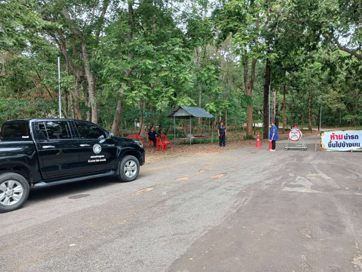 อำนวยความสะดวกในการรับส่ง สำหรับผู้ที่เดินทางมาร่วมสักการะสรีระสังขารหลวงปู่สมบุญ ปริปุณฺณสีโล (หลวงปู่บุญ)