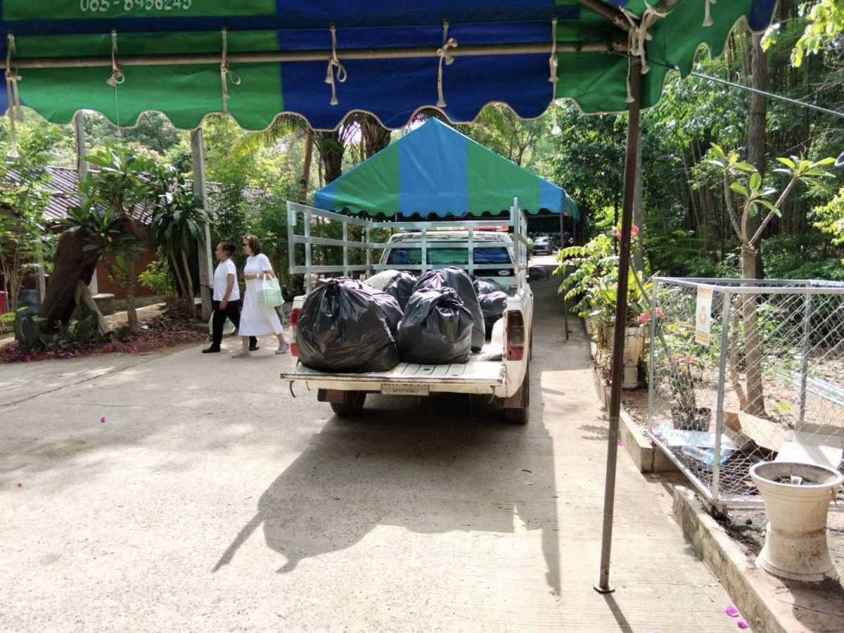 อำนวยความสะดวกในการจัดเก็บขยะมูลฝอยและขยะสิ่งปฏิกูลตามจุดพักขยะภายในพื้นที่วัด