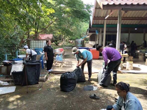 อำนวยความสะดวกในการจัดเก็บขยะมูลฝอยและขยะสิ่งปฏิกูลตามจุดพักขยะภายในพื้นที่วัด