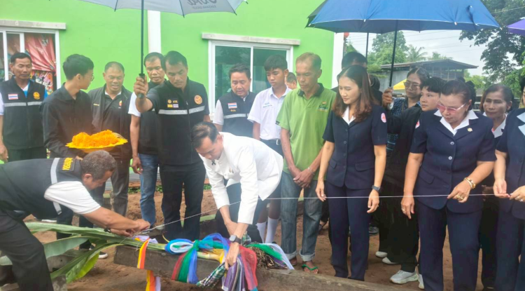 พิธีลงเสาเอกสร้างบ้านกองทุนย่าโม โครงการรวมพลังปักธงชัย สานสายใยชุมชน  