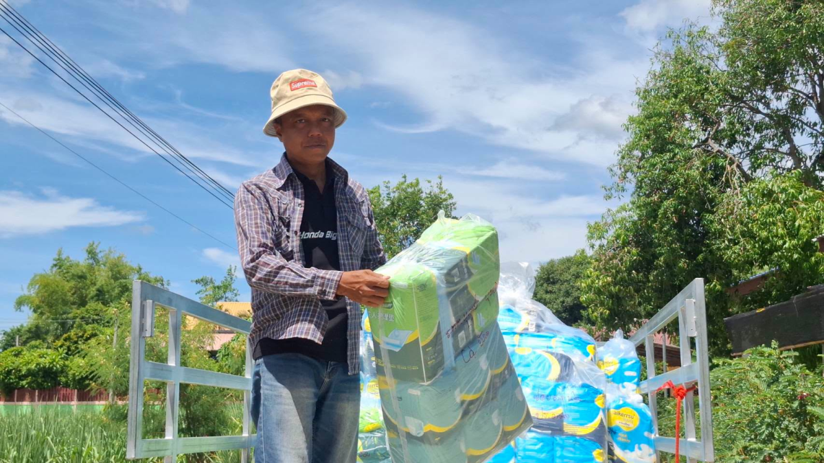ส่งมอบผ้าอ้อมสำเร็จรูปให้กับผู้ป่วยในศูนย์ส่งเสริมและฟื้นฟู คุณภาพชีวิตผู้สูงอายุ ผู้พิการ และผู้ด้อยโอกาสตำบลภูหลวง