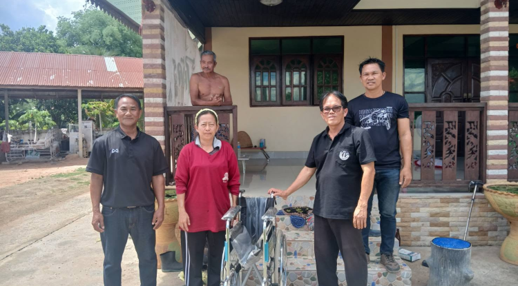 ส่งมอบรถ้ข็น และผ้าอ้อมสำเร็จรูป ให้กับผู้ป่วยในศูนย์ส่งเสริมและฟื้นฟู คุณภาพชีวิตผู้สูงอายุ ผู้พิการ และผู้ด้อยโอกาสตำบลภูหลวง