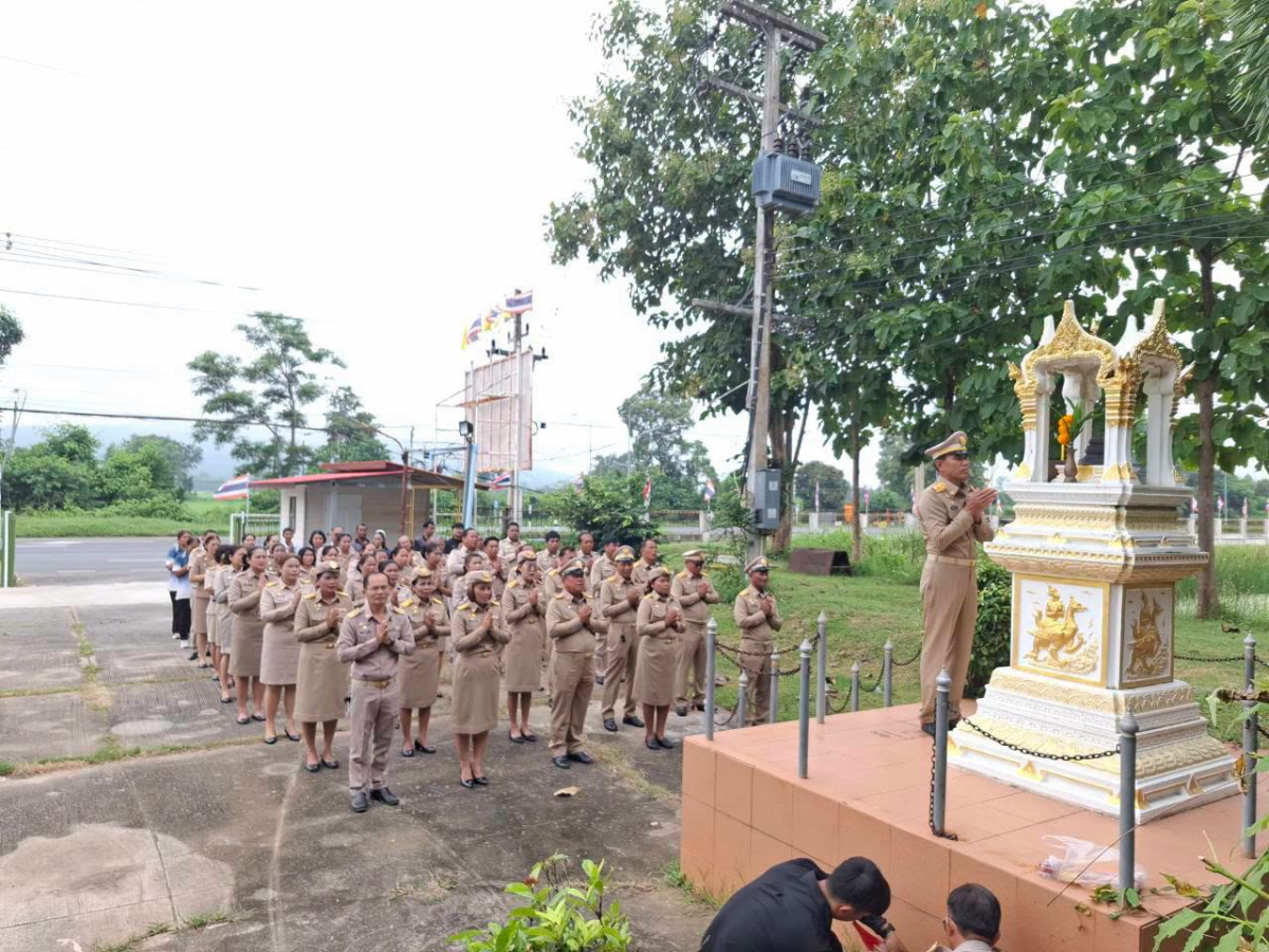 สักการะศาลพระภูมิเจ้าที่ และศาลตา ศาลยาย สิ่งศักดิ์สิทธิ์ประจำเทศบาลตำบลภูหลวง