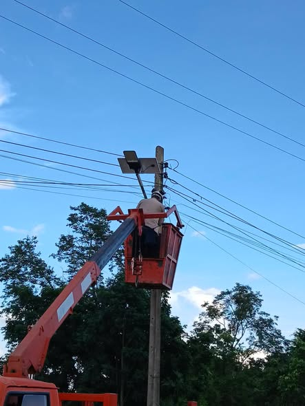 ลงพื้นที่ซ่อมแซมระบบไฟฟ้าส่องสว่างสาธารณะ